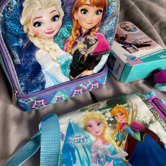 Frozen bundle lunch bag, night light, and purse - Picture 2 of 5